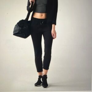 Lululemon on the fly pant 28” black 6